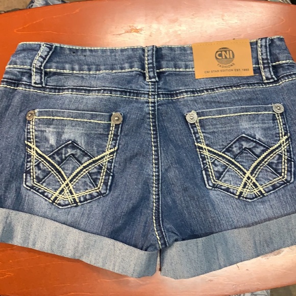 Ladies jean shorts - Picture 2 of 3